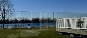 Huckleberry Lodge | Hot Tub, Cotswold Lakes