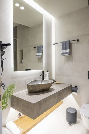 Serviettes fournies, savon