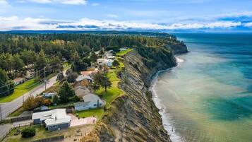 House (3 Bedrooms) | Aerial view