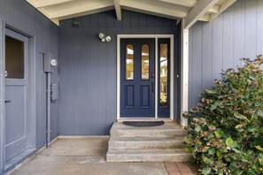 Front of property - @ Marbella Lane - Seas the Bay Sanctuary (Oak Harbor)