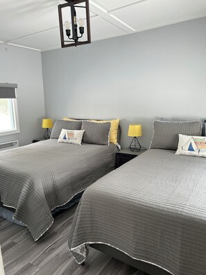 2 habitaciones, tabla de planchar con plancha, wifi y ropa de cama 