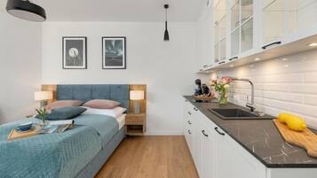 Bügeleisen/Bügelbrett, Reisekinderbett, kostenloses WLAN, Bettwäsche