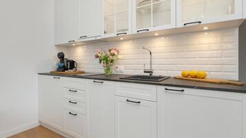 Coffee/tea maker, fridge, stovetop, dishwasher