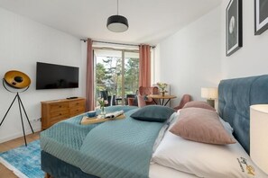 Bügeleisen/Bügelbrett, Reisekinderbett, kostenloses WLAN, Bettwäsche