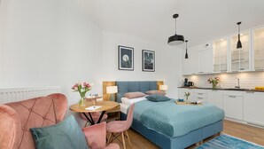 Bügeleisen/Bügelbrett, Reisekinderbett, kostenloses WLAN, Bettwäsche