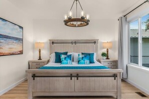 4 bedrooms, iron/ironing board, bed sheets - @ Marbella Lane Wave HS W/ev Charger, Oceanfront! (Oak Harbor)