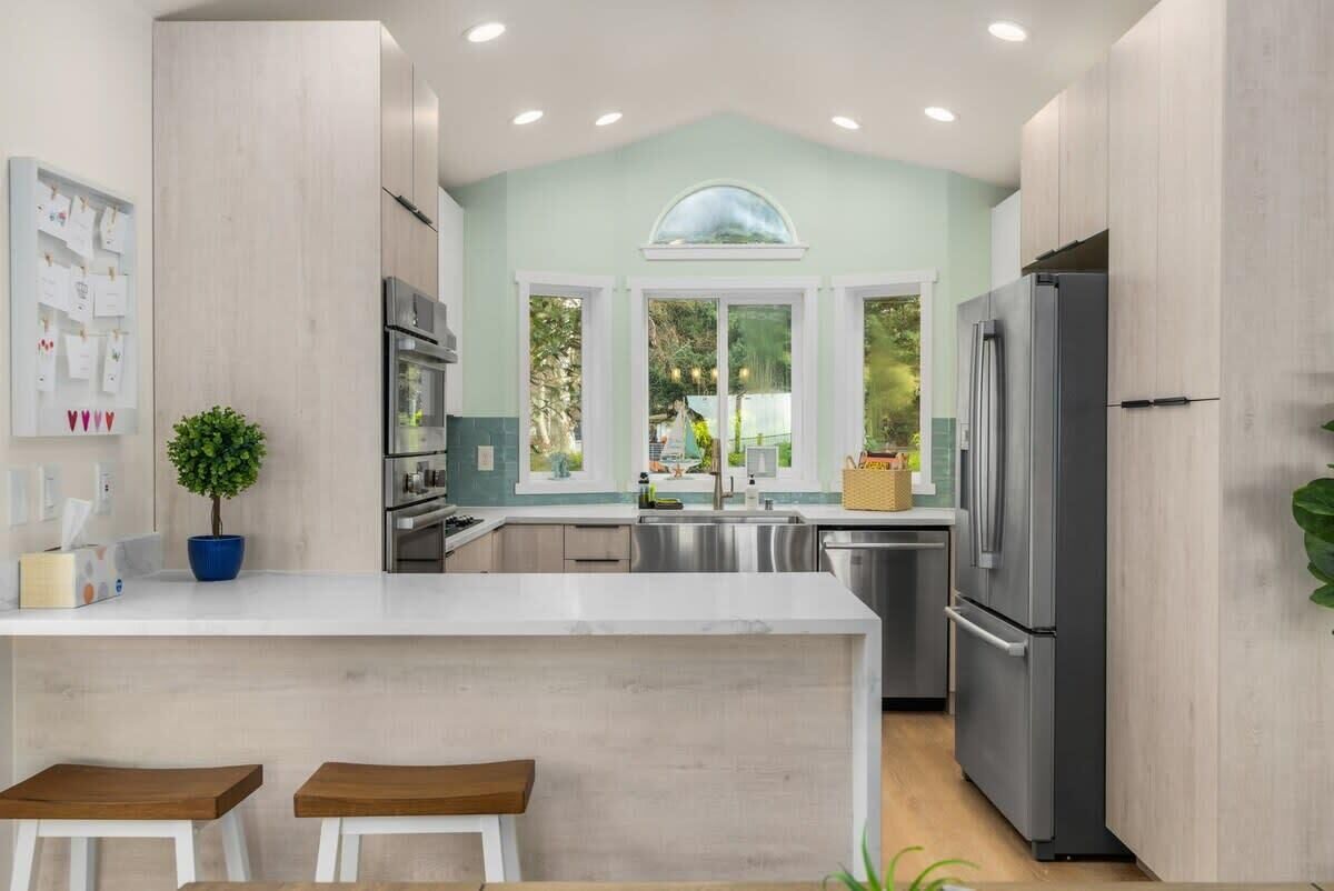 Maison, au bord de l’océan (4 Bedrooms) | Cuisine privée | Four à micro-ondes, un four, cafetière-théière, bouilloire électrique