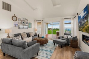 Living area - @ Marbella Lane Wave HS W/ev Charger, Oceanfront! (Oak Harbor)