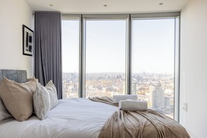 3 habitaciones, tabla de planchar con plancha, wifi y ropa de cama 