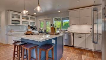 House (4 Bedrooms) | Private kitchen | Fridge, microwave, oven, dishwasher