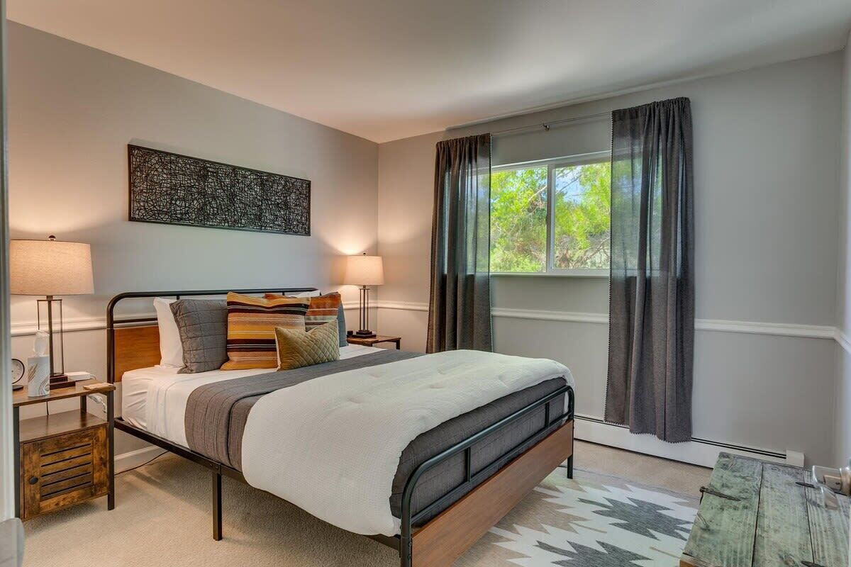 Huis (4 Bedrooms) | 4 slaapkamers, een laptopwerkplek, een strijkplank/strijkijzer