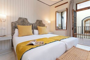 6 bedrooms, iron/ironing board, WiFi, bed sheets