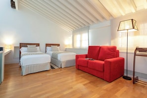 3 bedrooms, iron/ironing board, free WiFi, bed sheets