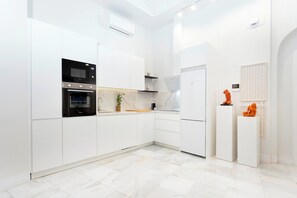 Fridge, microwave, oven, dishwasher