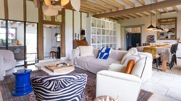 Smart-tv en een open haard