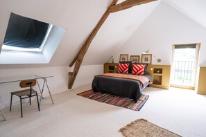 5 bedrooms, iron/ironing board, travel cot, free WiFi - RENOVATED LONGERE DESIGN, WITH GARDEN, 1H30 FROM PARIS, CHARMING VILLAGE ON FOOT (Noyers)