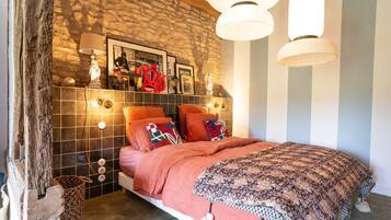 5 bedrooms, iron/ironing board, travel cot, free WiFi