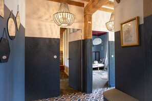 Interior - RENOVATED LONGERE DESIGN, WITH GARDEN, 1H30 FROM PARIS, CHARMING VILLAGE ON FOOT (Noyers)