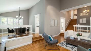 House (4 Bedrooms) | Living area | 43-inch flat-screen TV with cable channels