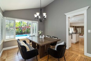 House (4 Bedrooms) | In-room dining - @ Marbella Lane - Blissful 4BR Home w/ Pool in SJ (San Jose)