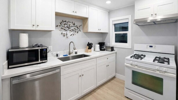 House (2 Bedrooms) | Private kitchen | Espresso maker, coffee/tea maker, fridge, microwave - @ Marbella Lane - Spacious 2BR Home Near Westgate  (San Jose)