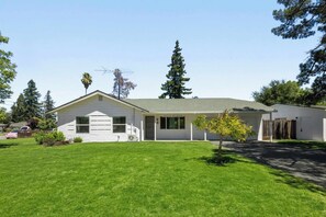 House (3 Bedrooms) | Interior - @ Marbella Lane - Alluring & Spacious 3BR Home (San Jose)