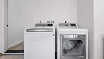 House (2 Bedrooms) | Laundry