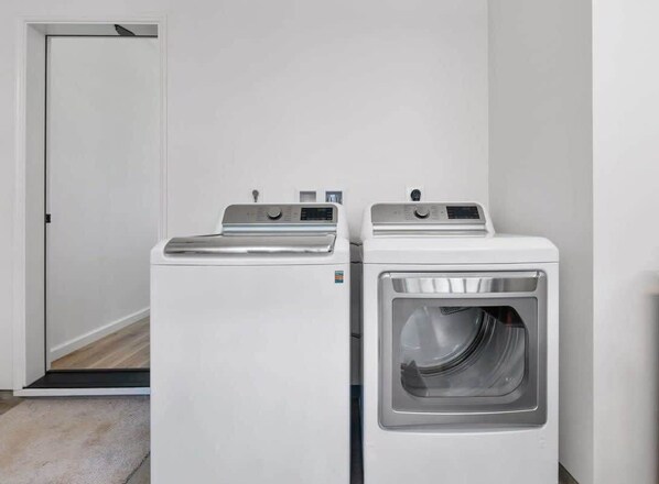 Laundry - @ Marbella Lane - Spacious 2BR Home Near Westgate  (San Jose)