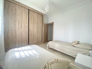 3 bedrooms, iron/ironing board, WiFi, bed sheets