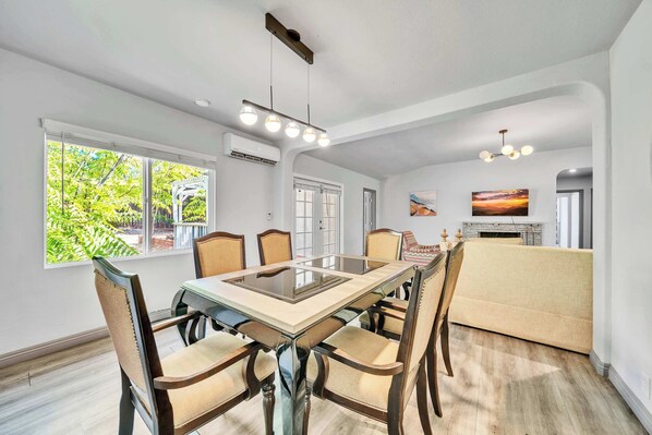 Interior - @ Marbella Lane - 4BR Near Morongo Casino & Outlet Ldry+p (Cabazon)