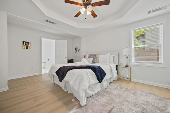 3 bedrooms, desk, iron/ironing board, free WiFi