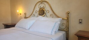 3 habitaciones, tabla de planchar con plancha, wifi y ropa de cama 