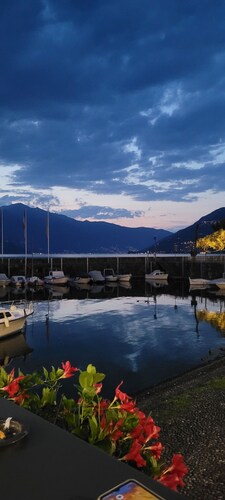 Large downtown Luino apartment with lake views