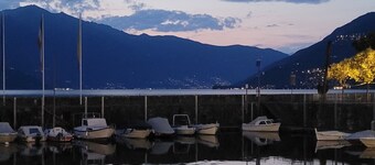 Large downtown Luino apartment with lake views