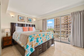 Apartment (2 Bedrooms) | 2 bedrooms, desk, laptop workspace, bed sheets - @ Marbella Lane - Cozy 2BR w/ Amazing Ocean Views (Honolulu)