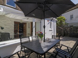 Outdoor dining - 2loos (Newton Stewart)