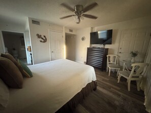 1 habitación, tabla de planchar con plancha, wifi y ropa de cama