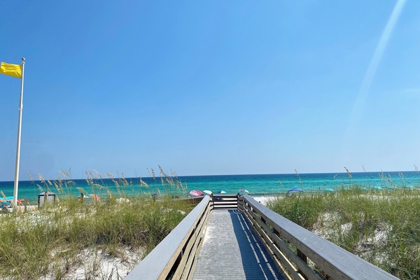 Boardwalk to the beach !