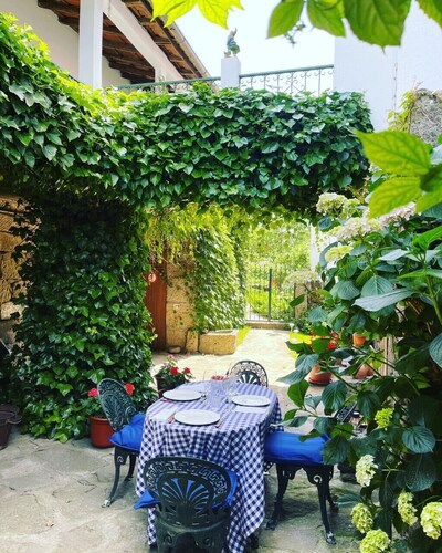 Charming bed & breakfast with WiFi and AC in lovely Bragança