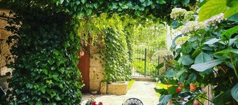 Charming bed & breakfast with WiFi and AC in lovely Bragança