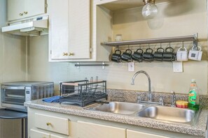 Fridge, microwave, oven, coffee/tea maker