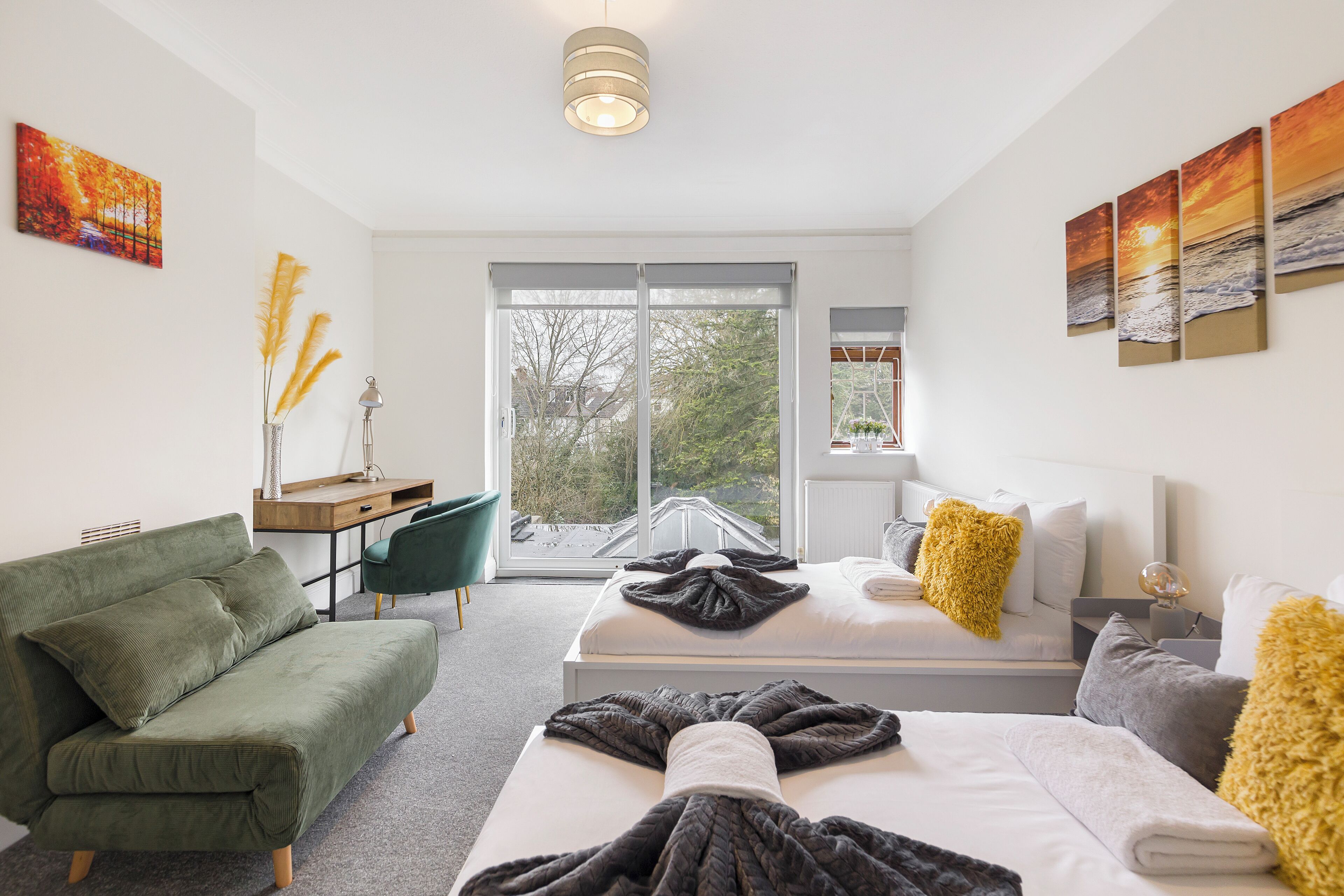 5 bedrooms, iron/ironing board, WiFi, bed sheets