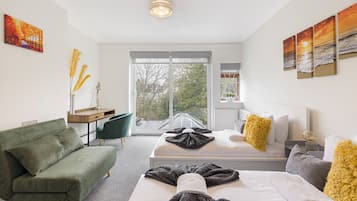 5 bedrooms, iron/ironing board, WiFi, bed sheets