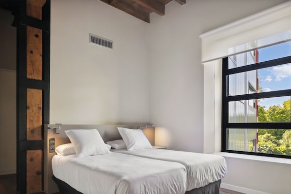 Kahden hengen huone (kaksi sänkyä), näköala puutarhaan | Tallelokero huoneessa, ilmainen Wi-Fi