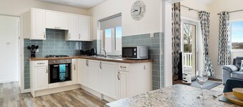 Bramble Cottage - Dog Friendly Cottage, Hot Tub