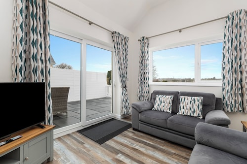Bramble Cottage - Dog Friendly Cottage, Hot Tub