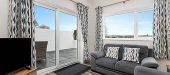 Bramble Cottage - Dog Friendly Cottage, Hot Tub