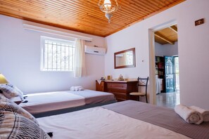 3 chambres, fer et planche à repasser, Wi-Fi gratuit, draps fournis