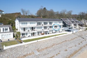 Exterior - 9 Strandways - Sea Views, Parking, Beach Access (Saundersfoot)