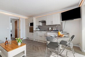 Fridge, microwave, toaster, cookware/dishes/utensils - 9 Strandways - Sea Views, Parking, Beach Access (Saundersfoot)